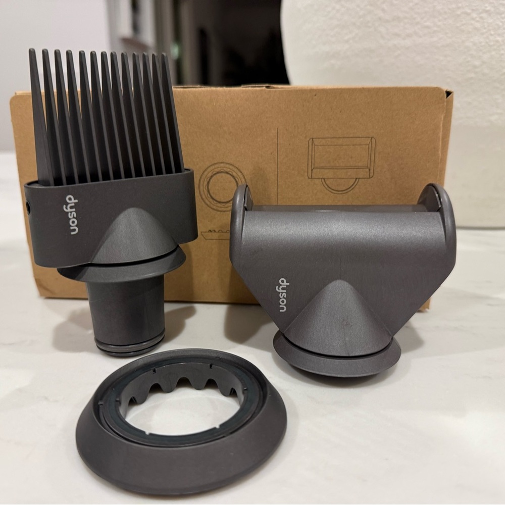 DYSON Supersonic™ Wide-tooth comb, Gentle air, Fly Away Attachments
